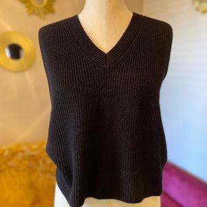 Cropped pull over sweater vest size medium
